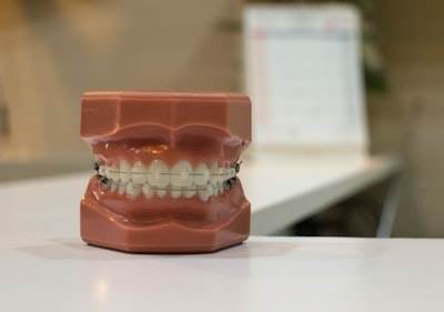 Cómo un desarrollador creó una recepcionista dental de IA en 2 meses