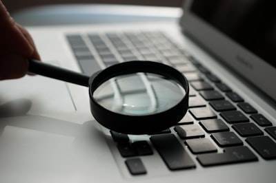 Protección de información confidencial en servicios de software personalizados.