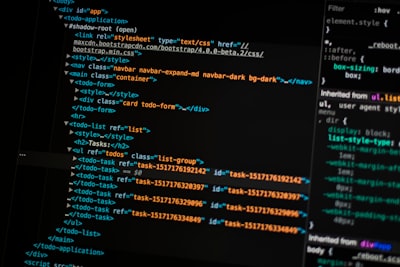 Protege secretos en runtime y compone esquemas para monorepos