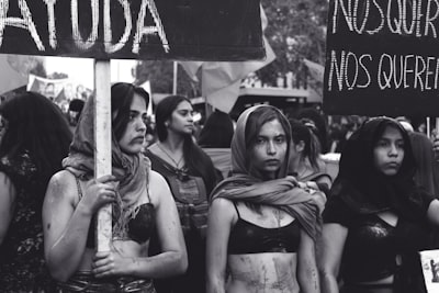 Ataques FDIA con Modelos Generativos Informados por la Física