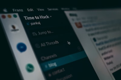 Cómo la retroalimentación de los usuarios mejora la automatización de alertas de acceso sospechoso