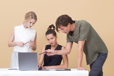 ¿Cómo garantizar la confiabilidad del trabajador digital AI contratado?