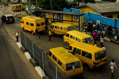 Empresas nigerianas optan por ensamblar vehículos eléctricos con kits.