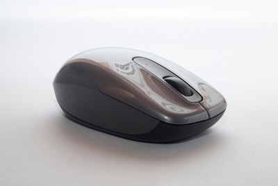 Ratón inalámbrico Logitech M196, ideal para viajes