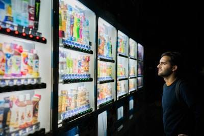 "Diseño y comportamiento con la inteligencia artificial: Formando las decisiones de los consumidores a través del diseño de la experiencia inteligente." ? "Inteligencia Artificial: Diseñando Experie