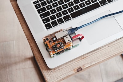 Raspberry Pi convertida en laptop Alien DIY