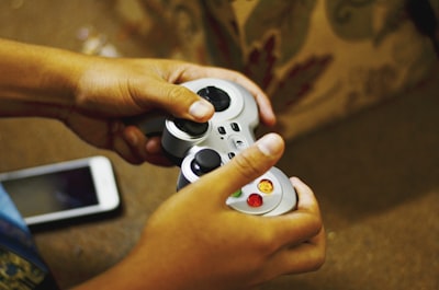 Juegos para el control de IA: Modelos de evaluaciones de seguridad en protocolos de despliegue