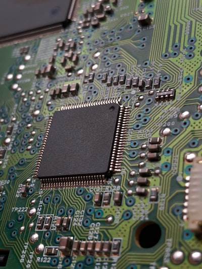 Inteligencia artificial, semiconductores y estrategias tecnológicas: noticias destacadas del final de año.