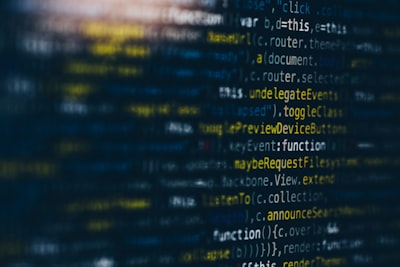 ¿Es posible que la auditoría de seguridad de código fuente se conecte a bases de datos y APIs?