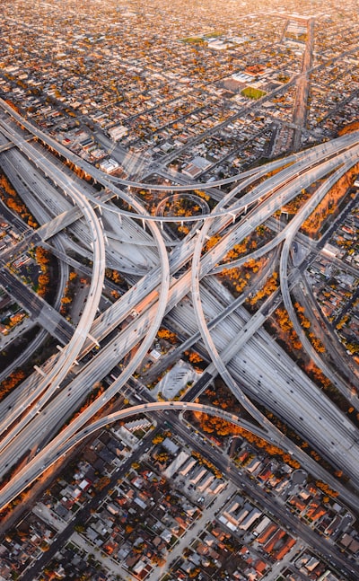 Autoencoder espacio-temporal supera falta de sensores en autopistas
