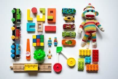 Cómo L.S. Toy transforma la economía, la ley y la vigilancia en código creativo