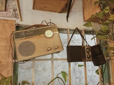 Construyendo una radio de IA que lee internet