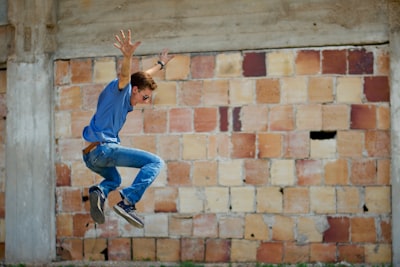 Parkour humanoide perceptivo: el arte de encadenar movimientos dinámicos