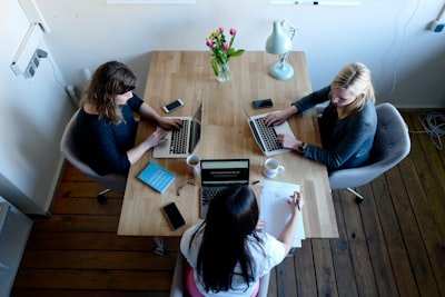Las mejores empresas de asistentes virtuales para socios y eventos en Málaga