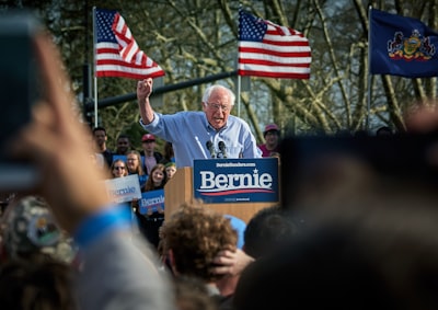 La advertencia de Sanders: el poder de los multimillonarios y la IA