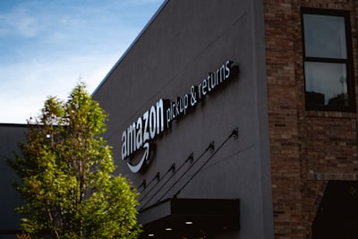 Las tiendas Amazon Go y Fresh cierran, Amazon se centra en la entrega de comestibles y Whole Foods