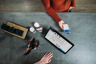 Directorio actualizado de expertos en intranet y gastos 2026