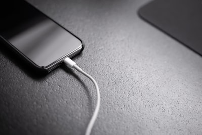 Estrategias para combatir la limitación de carga en tu móvil