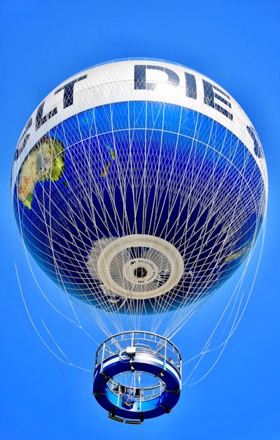 ¿Dónde se aloja la página de destino del negocio, localmente o en la nube?