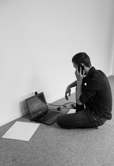 ¿Cómo obtener soporte técnico para reemplazar software obsoleto con una solución personalizada?
