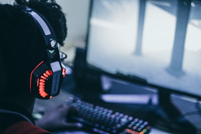 Cascos inalámbricos HyperX: 80 horas de batería y bajo costo