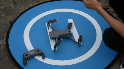 Sistema de seguimiento GNSS para drones y robots marinos