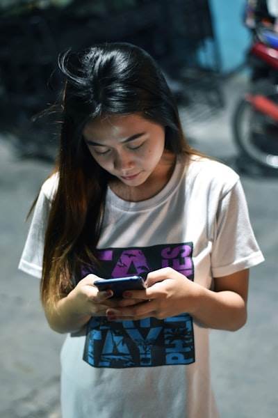 Character.ai prohíbe a los adolescentes hablar con sus chatbots de IA