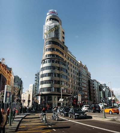 Obtén un alto retorno de inversión con una agencia de programación de primera en Madrid