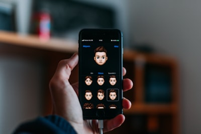 Guía para elegir el avatar digital ideal en el servicio al cliente de Alicante