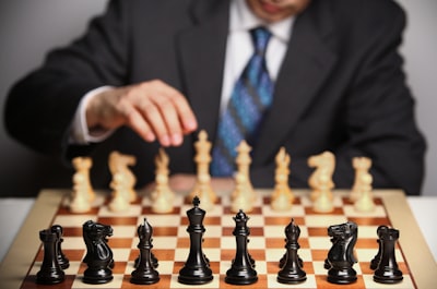 Por qué los sistemas superan a las personalidades en organizaciones con IA