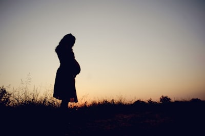 El papel crítico de la desentrañación causal en mujeres adultas con COVID prolongado