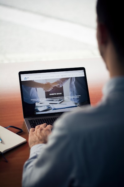 Automatiza tu portal de socios con IA y software a medida