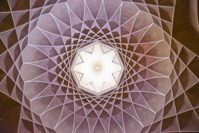 Descubriendo la geometría oculta de la inteligencia artificial.