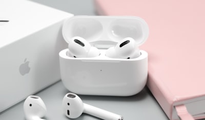 Próximas innovaciones: AirPods con cámaras y iPhone plegable