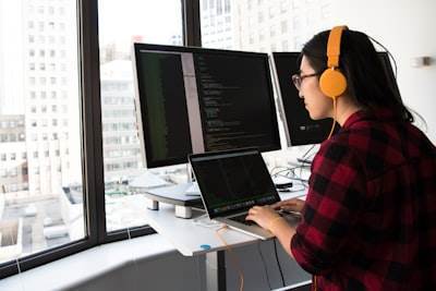Contratación de programadores en Madrid: mejora tu ROI