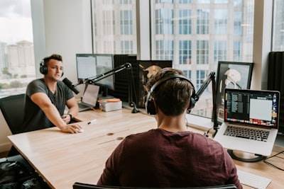 Cómo las plataformas de entrevistas de IA mejoran tus equipos de desarrolladores