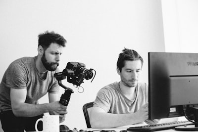 El impacto de los servicios de producción de video AI en la colaboración en equipo