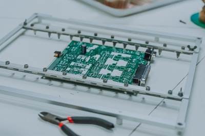 Aprendizaje por refuerzo en sistemas integrados para inyección automatizada de fallas
