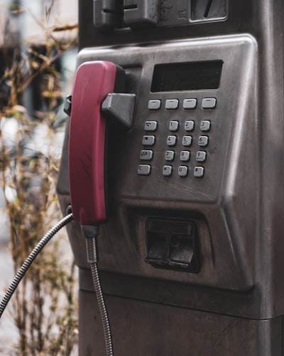 Guía para automatizar llamadas entrantes: Comparación de precios y ROI