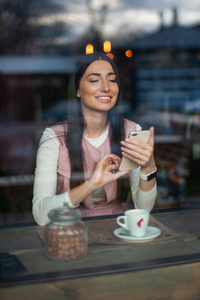 Contratar un agente digital para mejorar la satisfacción del cliente.