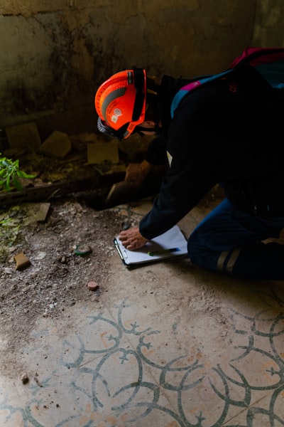 Blindaje de tareas de planificación: detectar y reparar fallos haciéndolas irresolubles