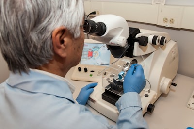 Búsqueda paso a paso para verificación automática de sistemas