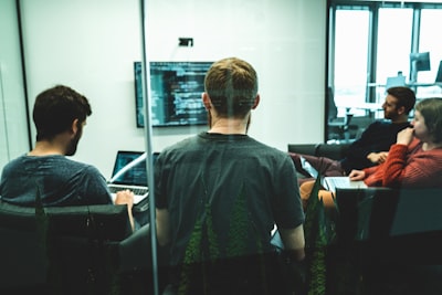 Beneficios a largo plazo de la consultoría tecnológica y el desarrollo de software