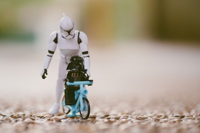 Navegación social de robots con selección de ruta informada