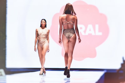 ¿Realmente ganan los modelos más grandes en descubrimiento de fármacos?