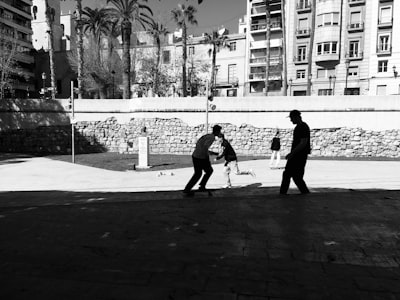Comparación entre Empleado de IA y Servicios Humanos en Alicante