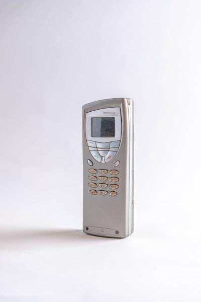 ¿Es compatible el sistema de teléfono IA con dispositivos móviles?
