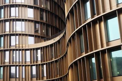 Cómo tomar decisiones arquitectónicas: ADRs, compensaciones y lista de verificación ATAM-Lite