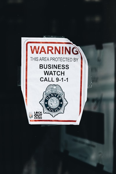 Automatización de alertas comerciales de confianza