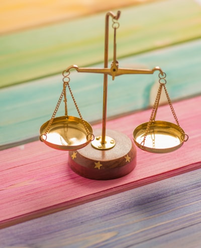 Fiabilidad de los LLM como evaluadores: un análisis profundo